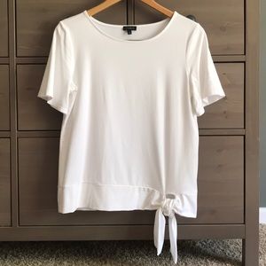 Short sleeve knit top with tie hem